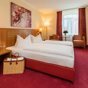 Hotel Vis A Vis, New Translation